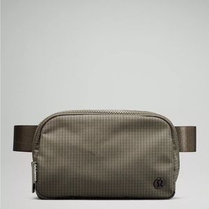 NEW! Lululemon Everywhere Belt Bag